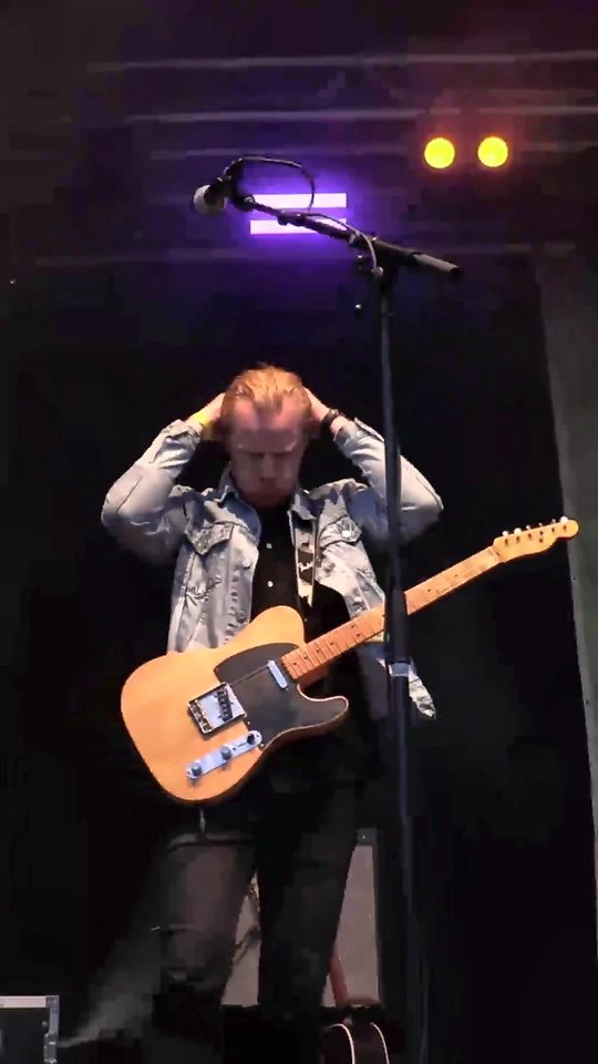 Mikkel Toustrup tæt på under koncerten